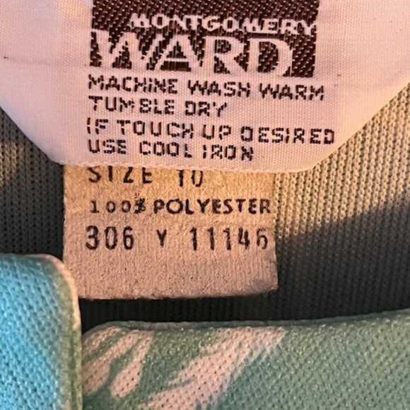 Green Polyester gown for ladies - Picture 5 of 5